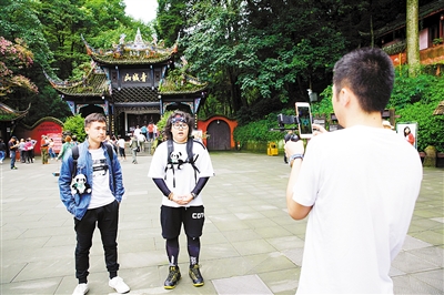 雙語網絡直播全球推薦成都(dōu)旅遊
